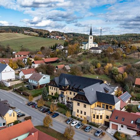Valassky Hotel A Pivni Lazne Ogar Luhačovice Exterior foto