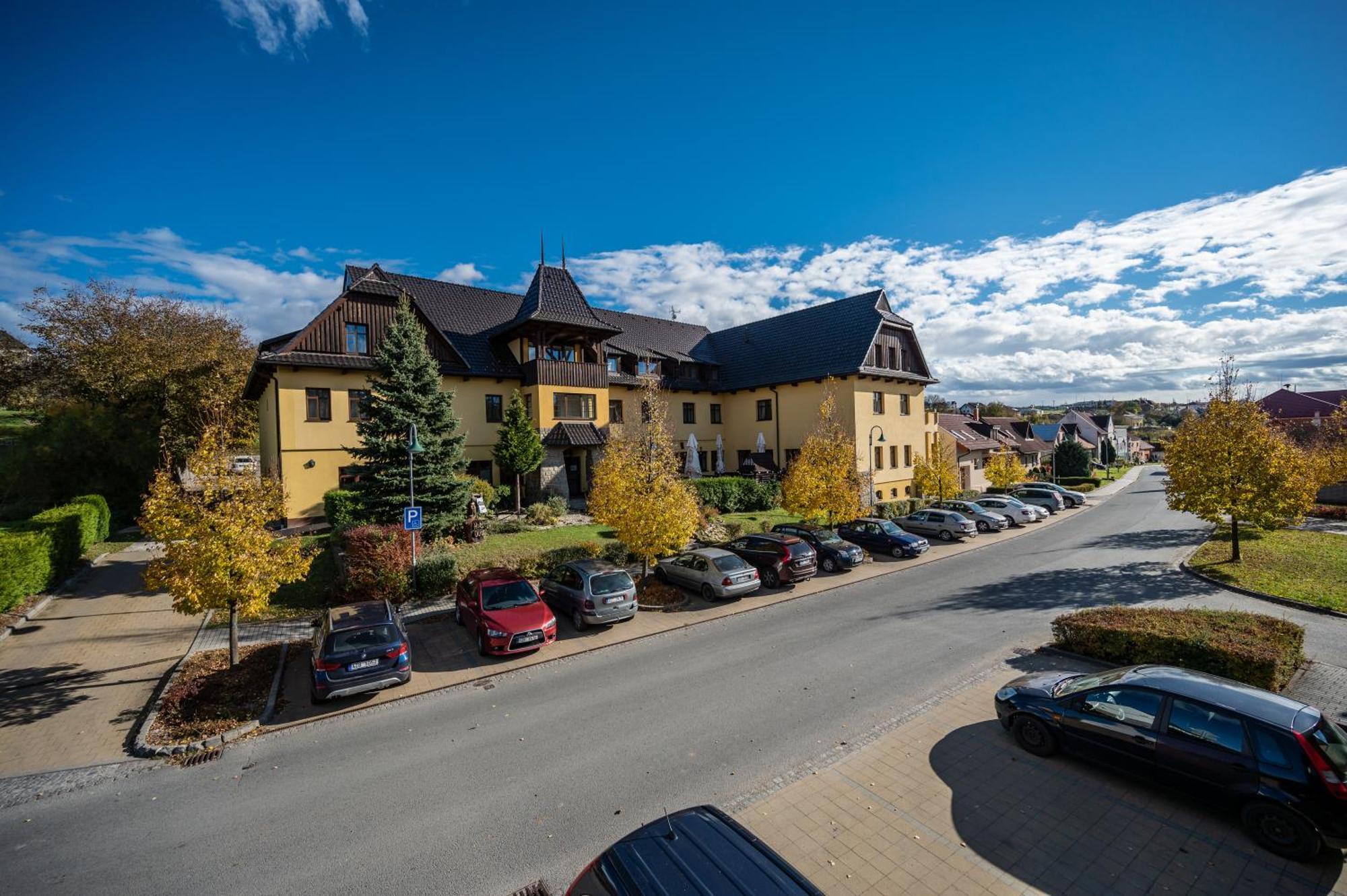 Valassky Hotel A Pivni Lazne Ogar Luhačovice Exterior foto