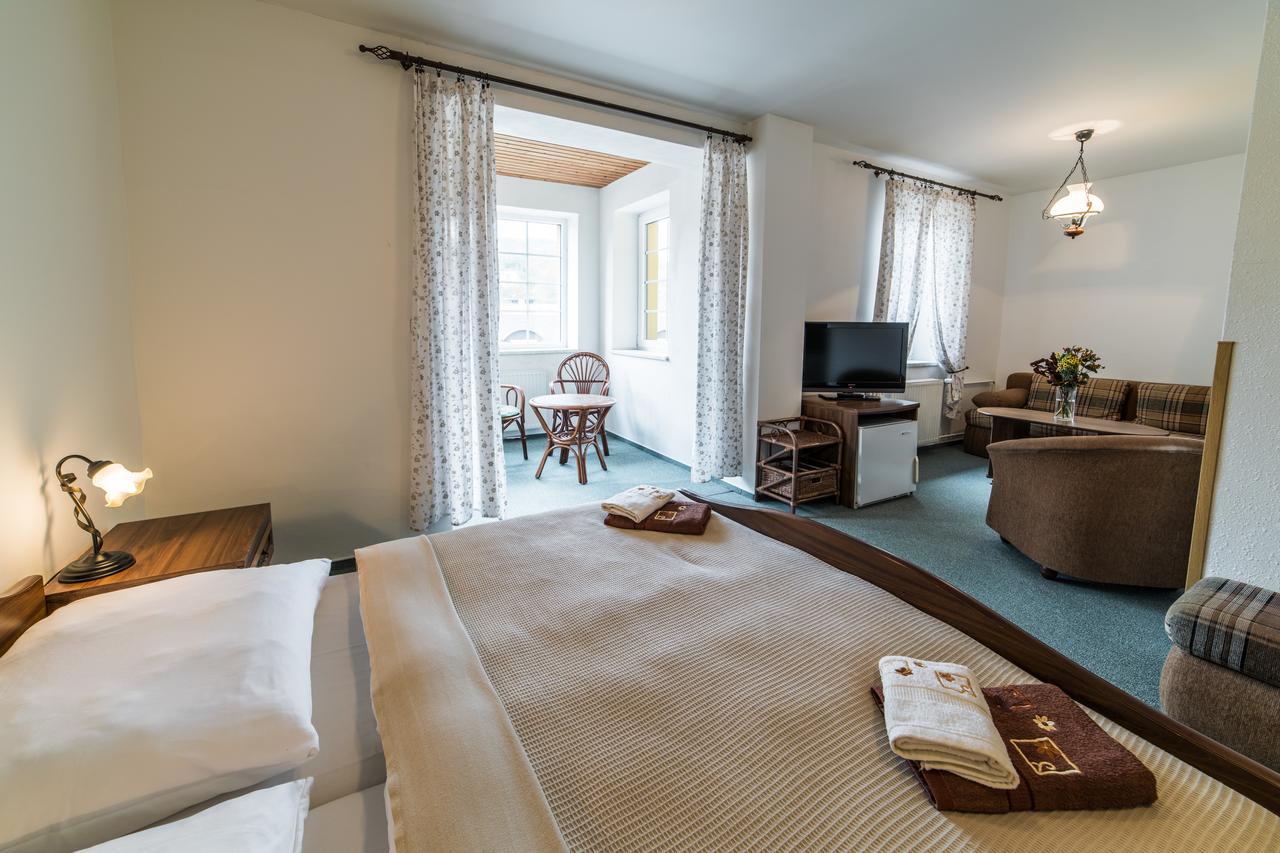 Valassky Hotel A Pivni Lazne Ogar Luhačovice Exterior foto